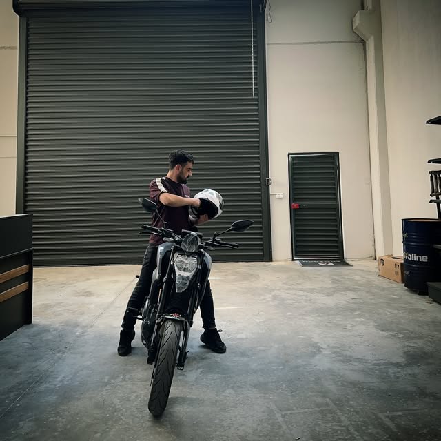 Ahmet Bayram motosikletiyle yaşam karesi